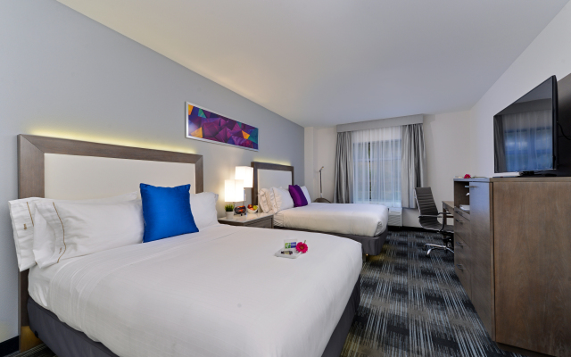 Holiday Inn Express & Suites San Diego - Mission Valley