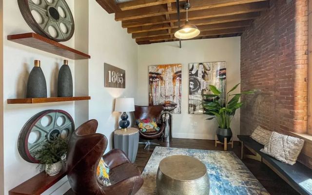 Charming Nashville at the 1865