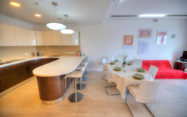 Bright and spacious 3 bedroom apartment with breathtaking views - GOSLM3