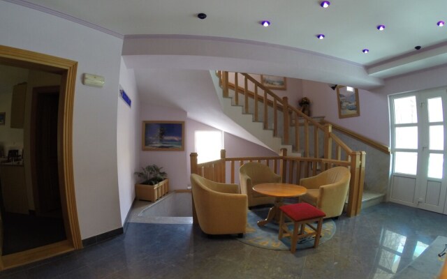 Hotel Lav