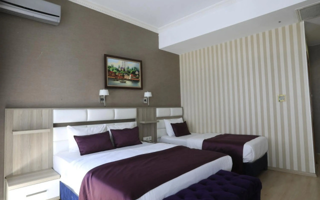 Triada Hotel
