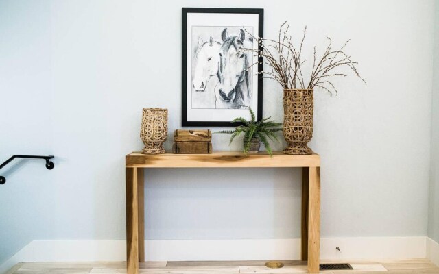 The Brownstone - 1 Block From Dtwn Square