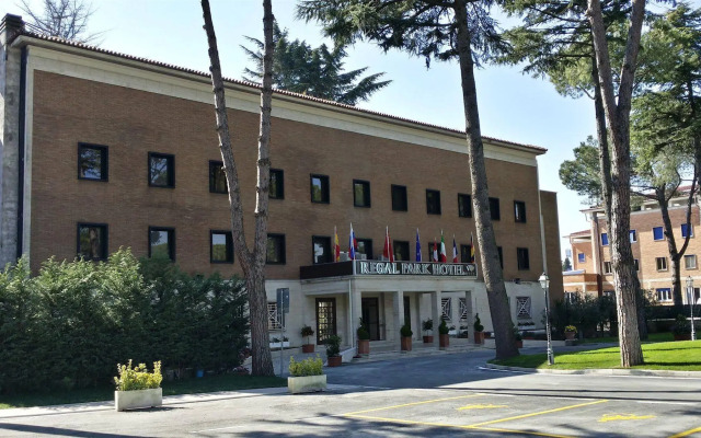 Regal Park Hotel
