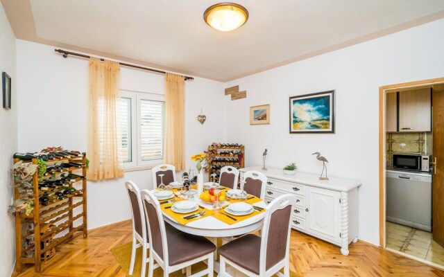 Awesome Apartment in Mlini With Jacuzzi, 3 Bedrooms and Wifi