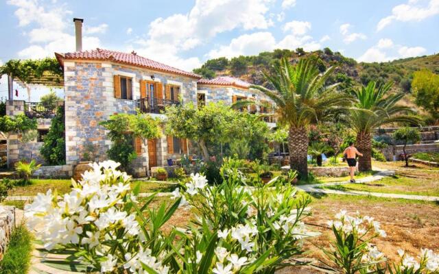 Mani Apartments Suites