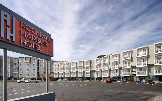 Rockland Harbor Hotel