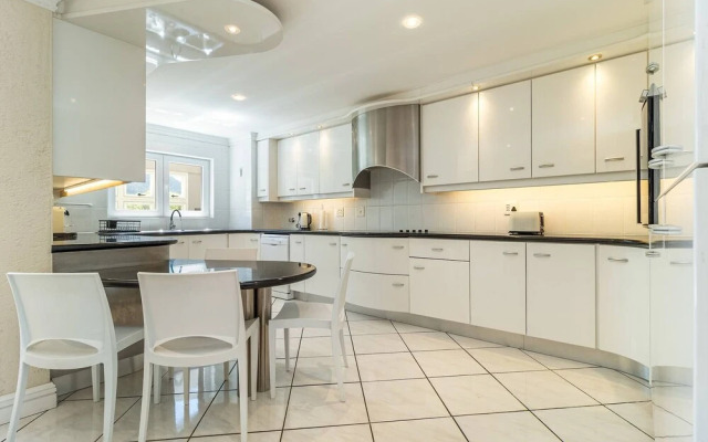 Beachfront Villa, Beach Club, Houtbay