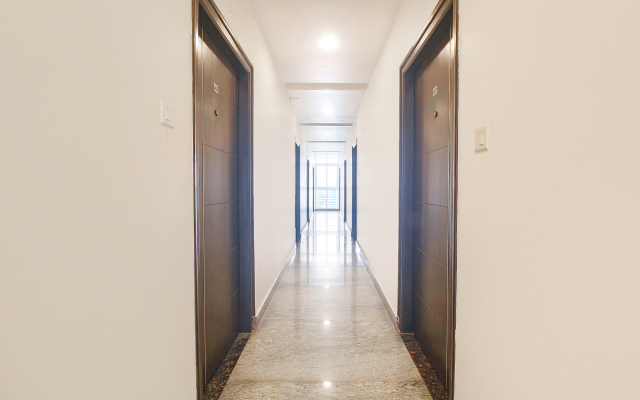 Fabhotel Corner Courtyard- Nr KIMS Hospital, Kondapur