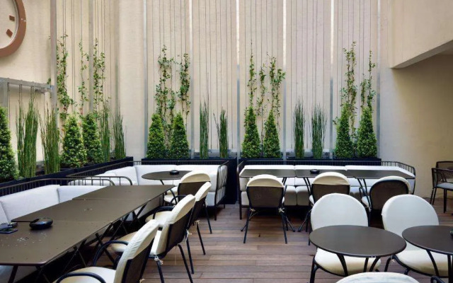 Perpetual Élysée Montaigne