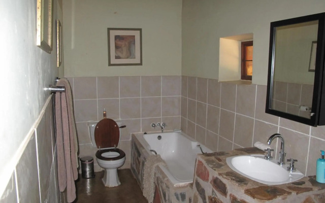 Caracal Lodge