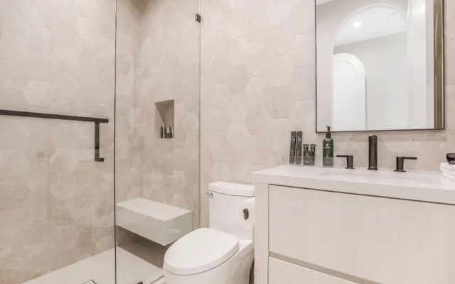 Villa Camellia - Charming 5 BR Home in the Heart of Studio City