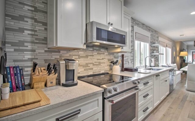 Pet-friendly Villa w/ Balcony in Bluffton!
