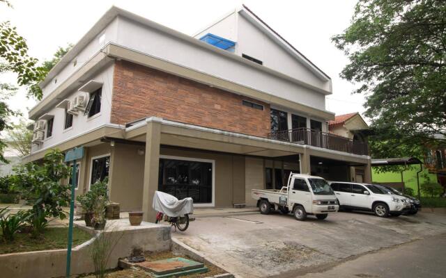 RedDoorz @ Taman Simpruk Cikarang