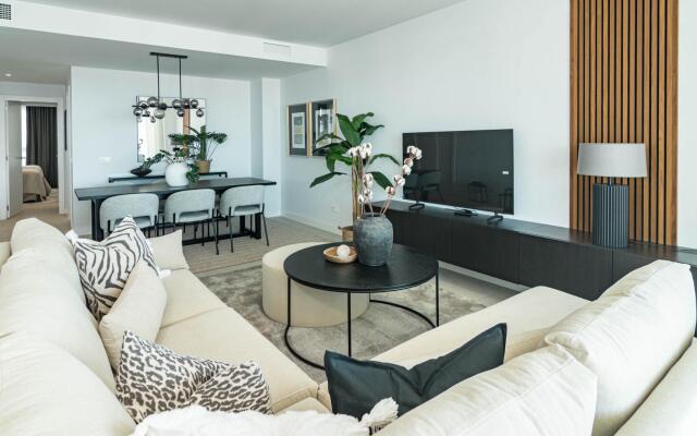 LME13.3A- Modern and luxury flat close to port