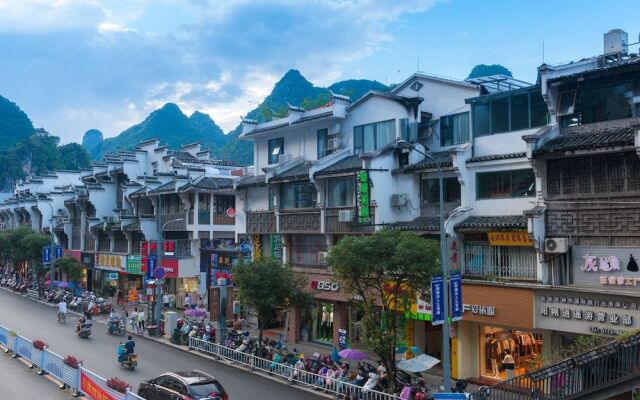Spring Blossoms Inn Yangshuo West Street