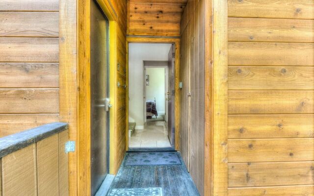 Lake Forest Villa Patio w/ BBQ