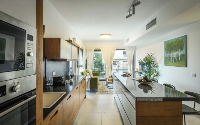 Stylish 2BR Apt with Balcony and View
