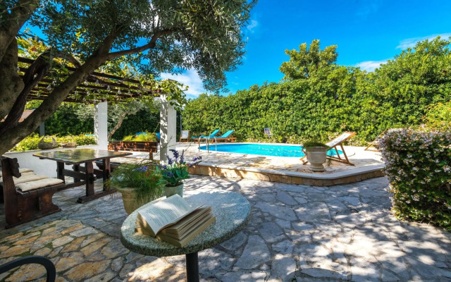 Villa Piano - Four Bedroom Villa With Terrace and Swimming Pool