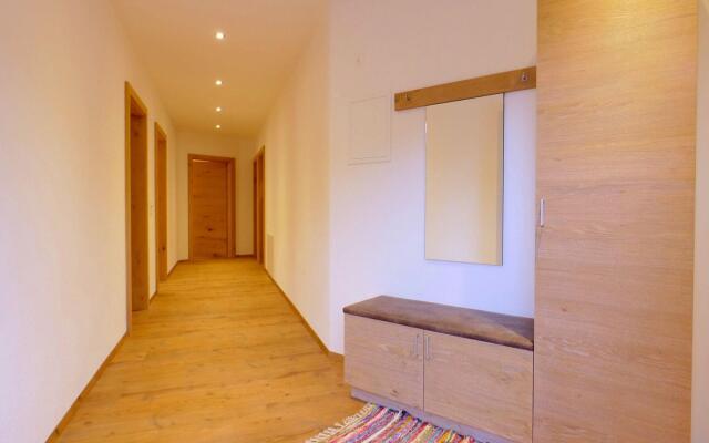 Top holiday apartment in Fügen with ski room and terrace