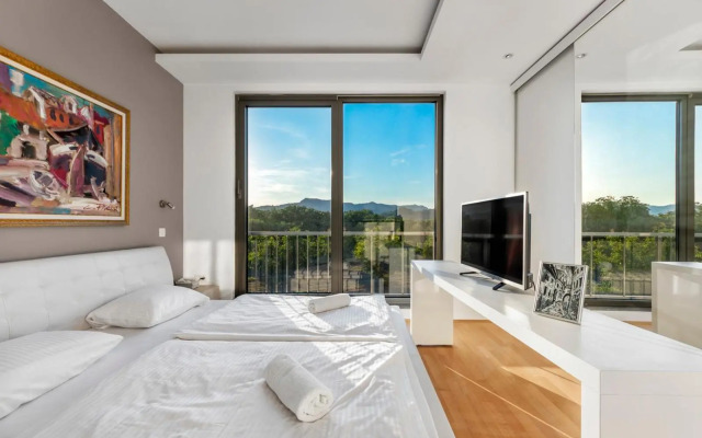 Contemporary apartment with rooftop terrace in Maribor