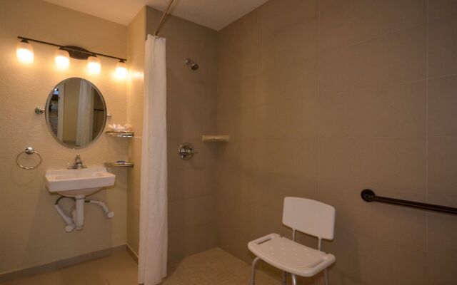 Best Western The Inn & Suites Pacific Grove