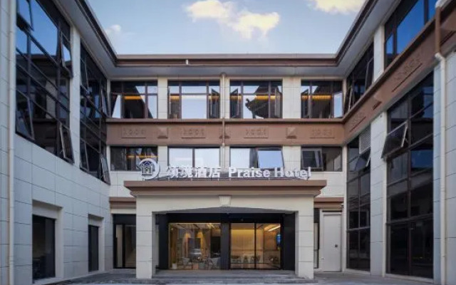 Praise hotel