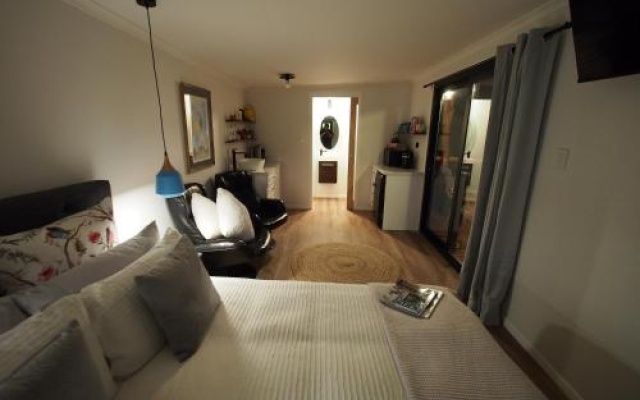 Straw House B and B – Guest Rooms – Dalveen