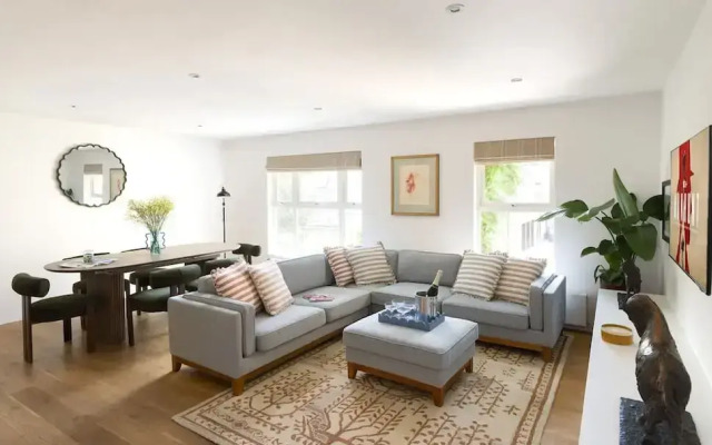 The Iconic Portobello Mews House