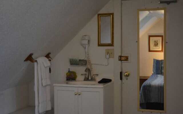 Black Walnut Point Inn