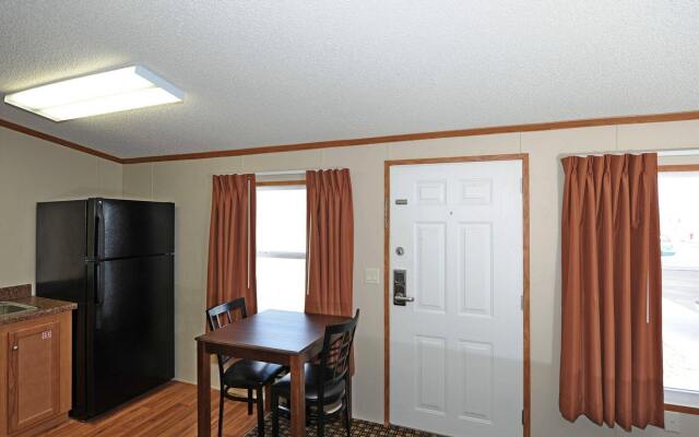 InstaLodge Hotel and Suites Cotulla