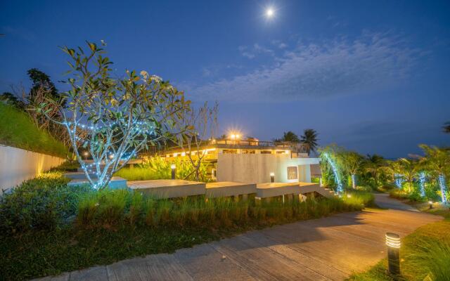 SEAnery Beach Resort