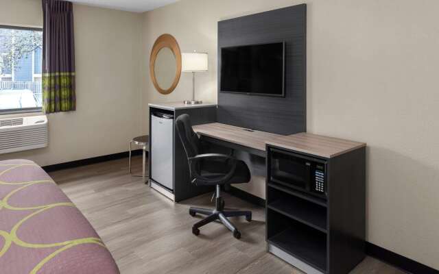Super 8 by Wyndham Copley Akron