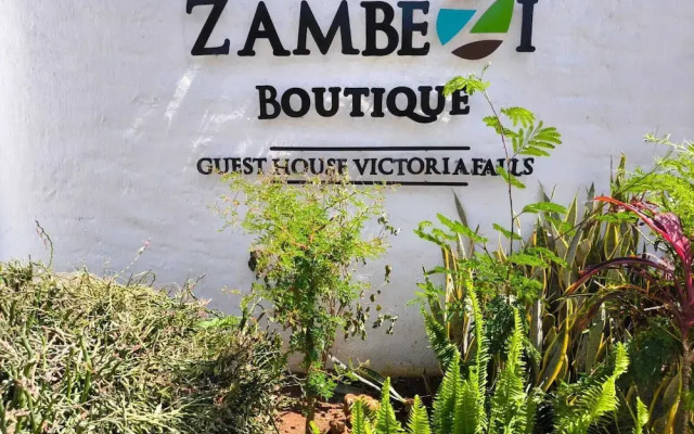 Room in Lodge - Luxury Suite in Zambezi Boutique Lodge 9 With Free Town Tour