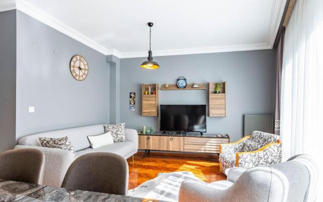 Stylish Apartment in Moda near Popular Attractions with Balcony