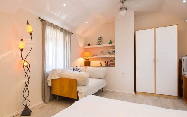 Holiday Home Secret Garden