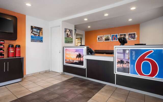 Motel 6 Buena Park, CA - Knotts Berry Farm - Disneyland