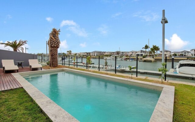 Hope Island Beautiful Chinese Style Villa Qhi007