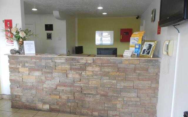 Econo Lodge East