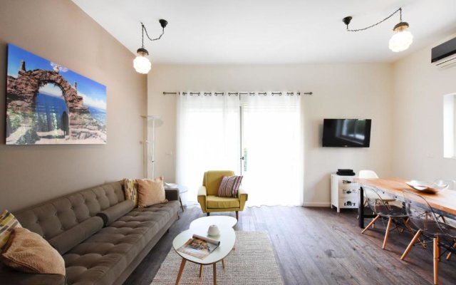 Sunny 3BR in Prague 8 by HolyGuest