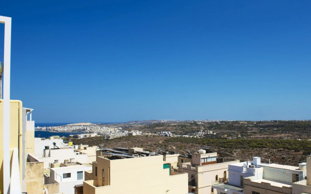 Summer Breeze Superior Apartment with Terrace by Getaways Malta