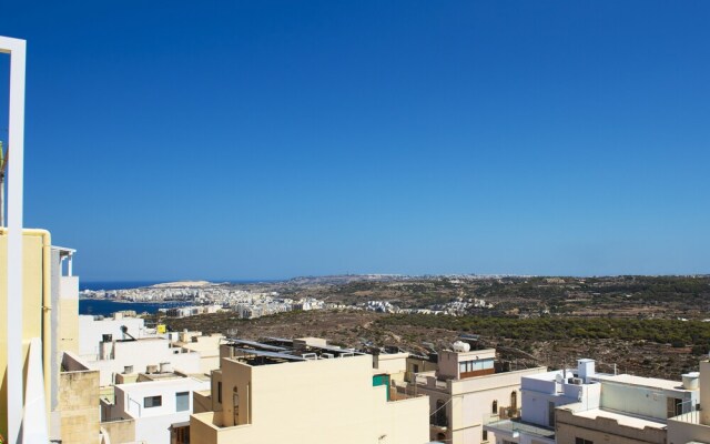 Summer Breeze with Panoramic terrace by Getaways Malta