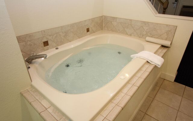 Crossroads Inn & Suites