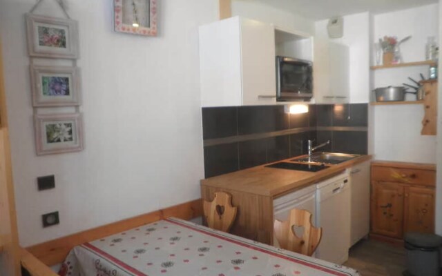 Lou Services Apartment M2-332 LSI 001