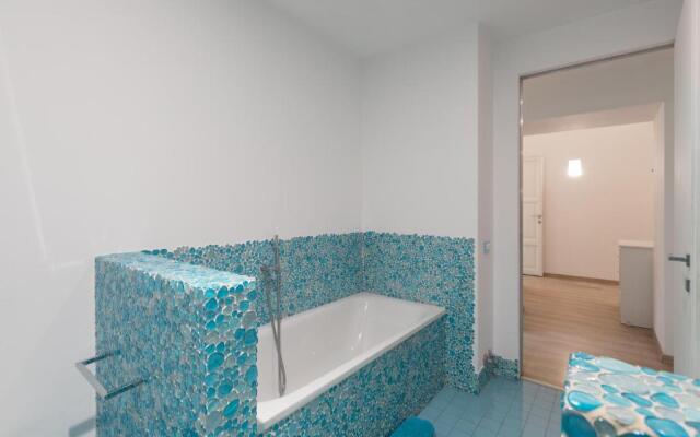 Amazing 4 bedrooms apartment with garden