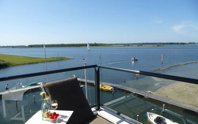 Contemporary Apartment in Kamperland near Lake