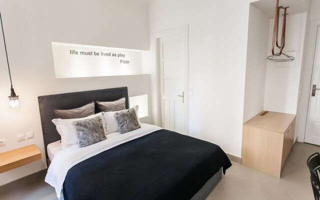 Monk Monastiraki Suites