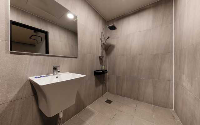 Cheonan Hotel Check-in