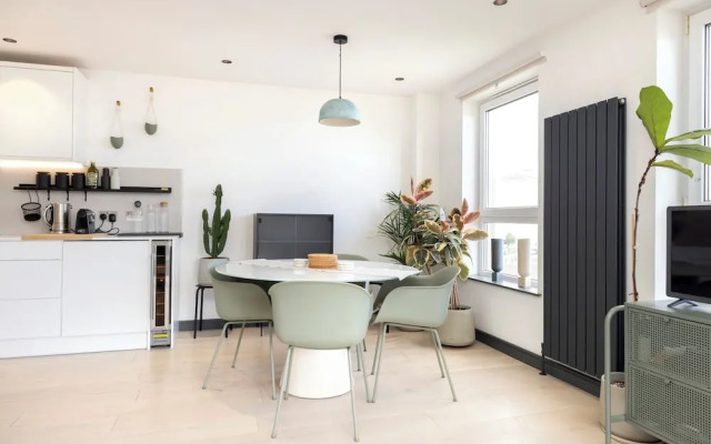 JOIVY Fabulous 2Br Apartment W/Terrace & Bay View