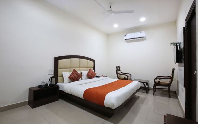 OYO 4856 Hotel The Benz