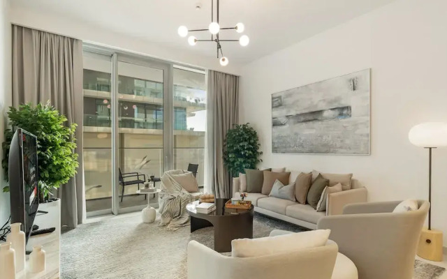 Modern 2BR w Direct Beach Access, Emaar Beachfront